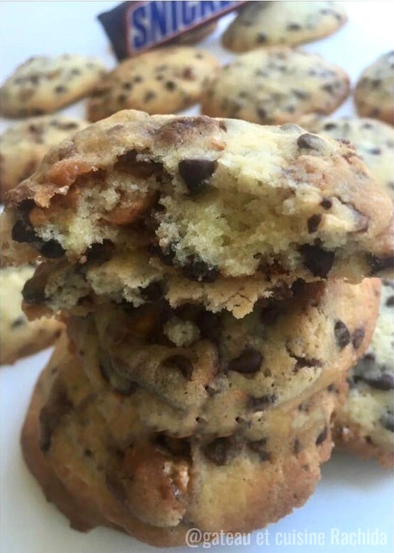 cookies aux pépites de chocolat cookies aux snickers moelleux à l'intérieur et croustillants à l'extérieur