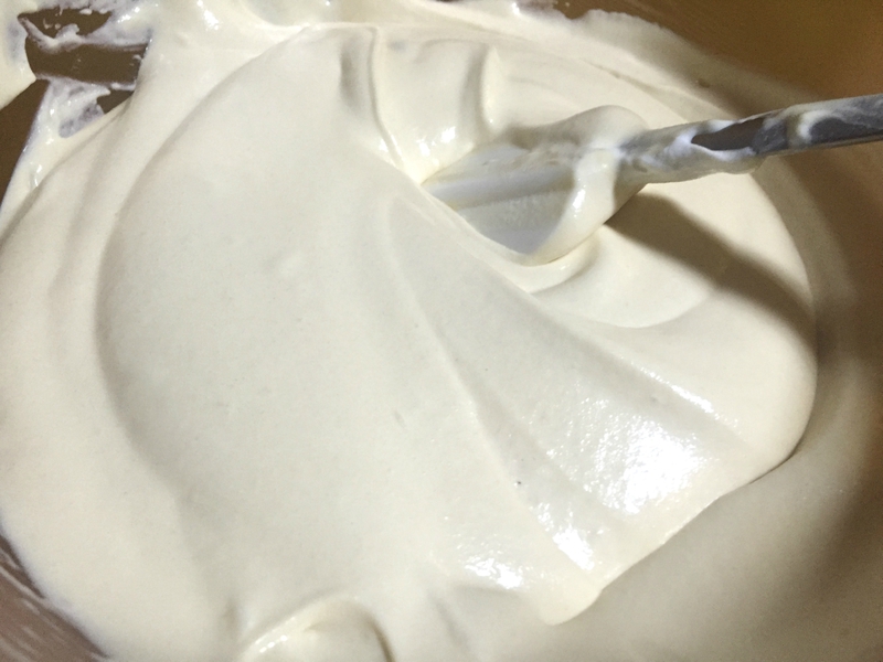 mousse légère au caramel au beurre salé - buche caramel et poires