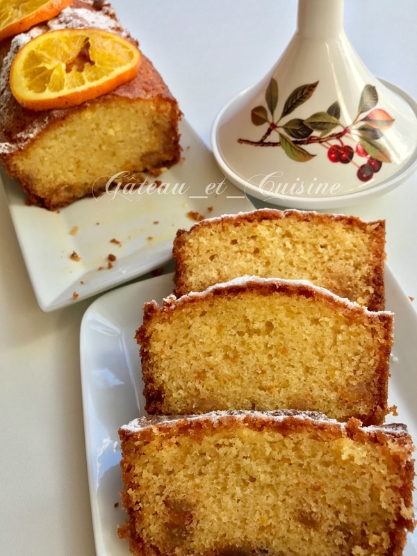Gâteau à l’orange saupoudré de sucre glace, parfait pour le goûter