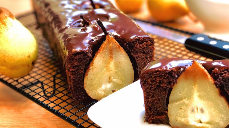 Gateau Moelleux Au Chocolat Aux Poires Avec Glacage Au Nutella Gateau Et Cuisine Rachida