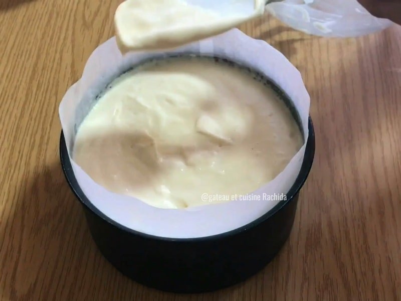 Very easy 3-ingredient sponge cake.