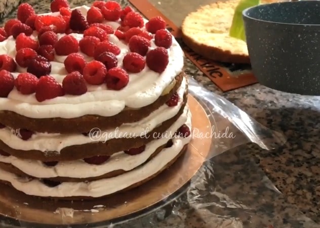 Layer cake crème citron lemon curd et framboises