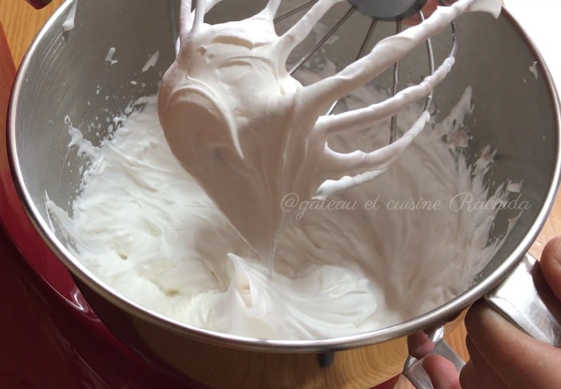 crème montée souple pour mousse bavaroise vanille