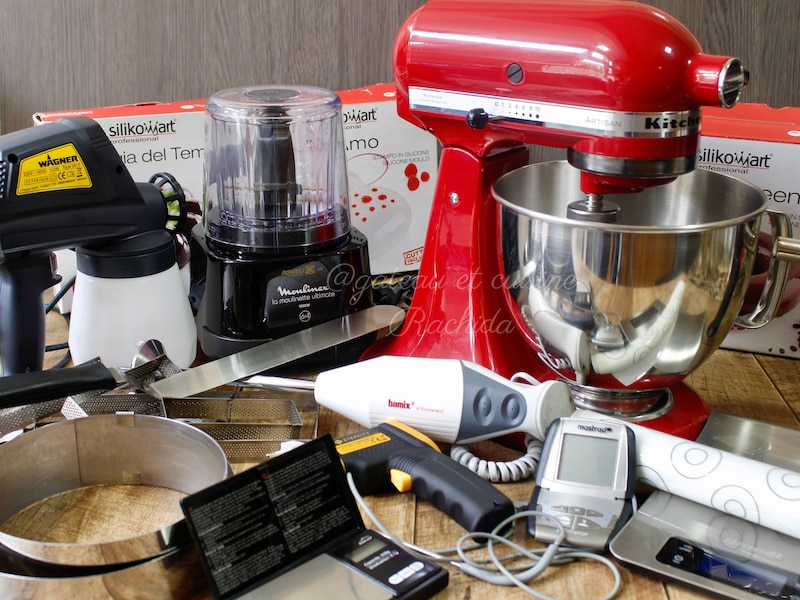 robot pâtissier et ustensiles de cuisine