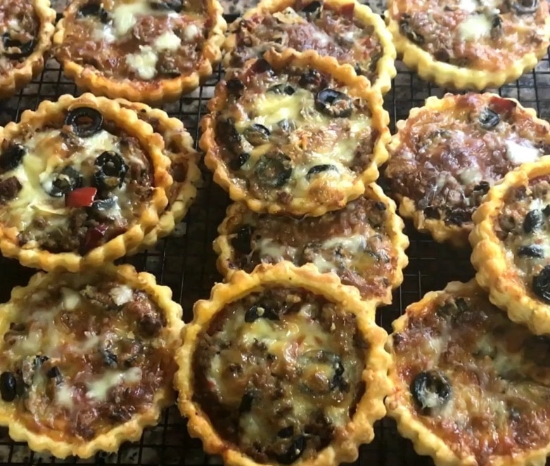 recette mini pizza à la viande hachée de boeuf et sauce bolognaise maison