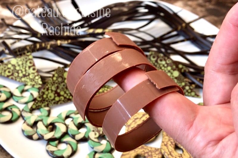 comment réaliser des décor en chocolat et bonbon de noël