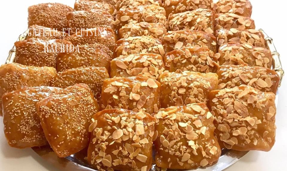 Rghaïfs farcis aux amandes et frits