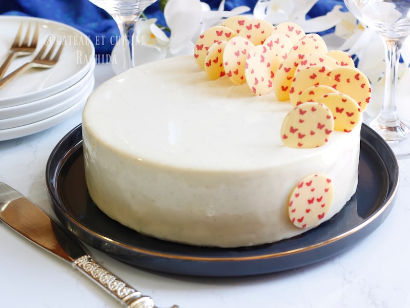 Entremets vanille ,fruits rouges et litchi - gâteau de fête -mariage -fiançaille et anniversaire