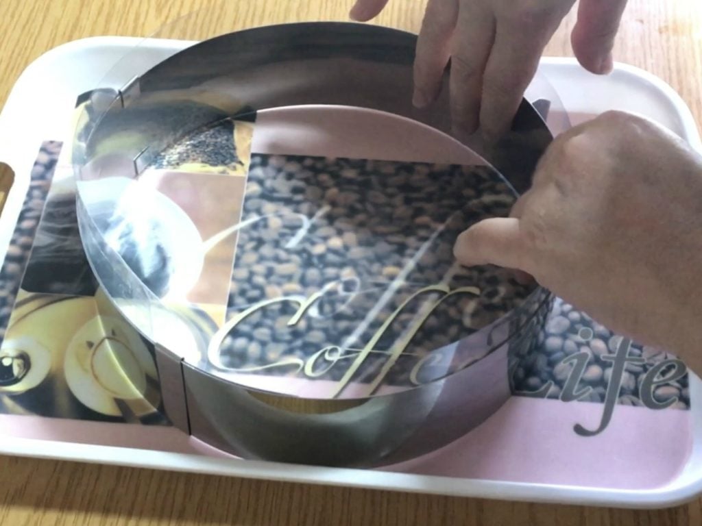 Gâteau 3 chocolat : préparation du cercle avec rhodoid