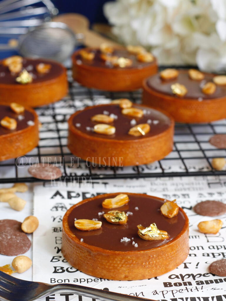 tarte au chocolat caramel et cacahuètes façon snickers