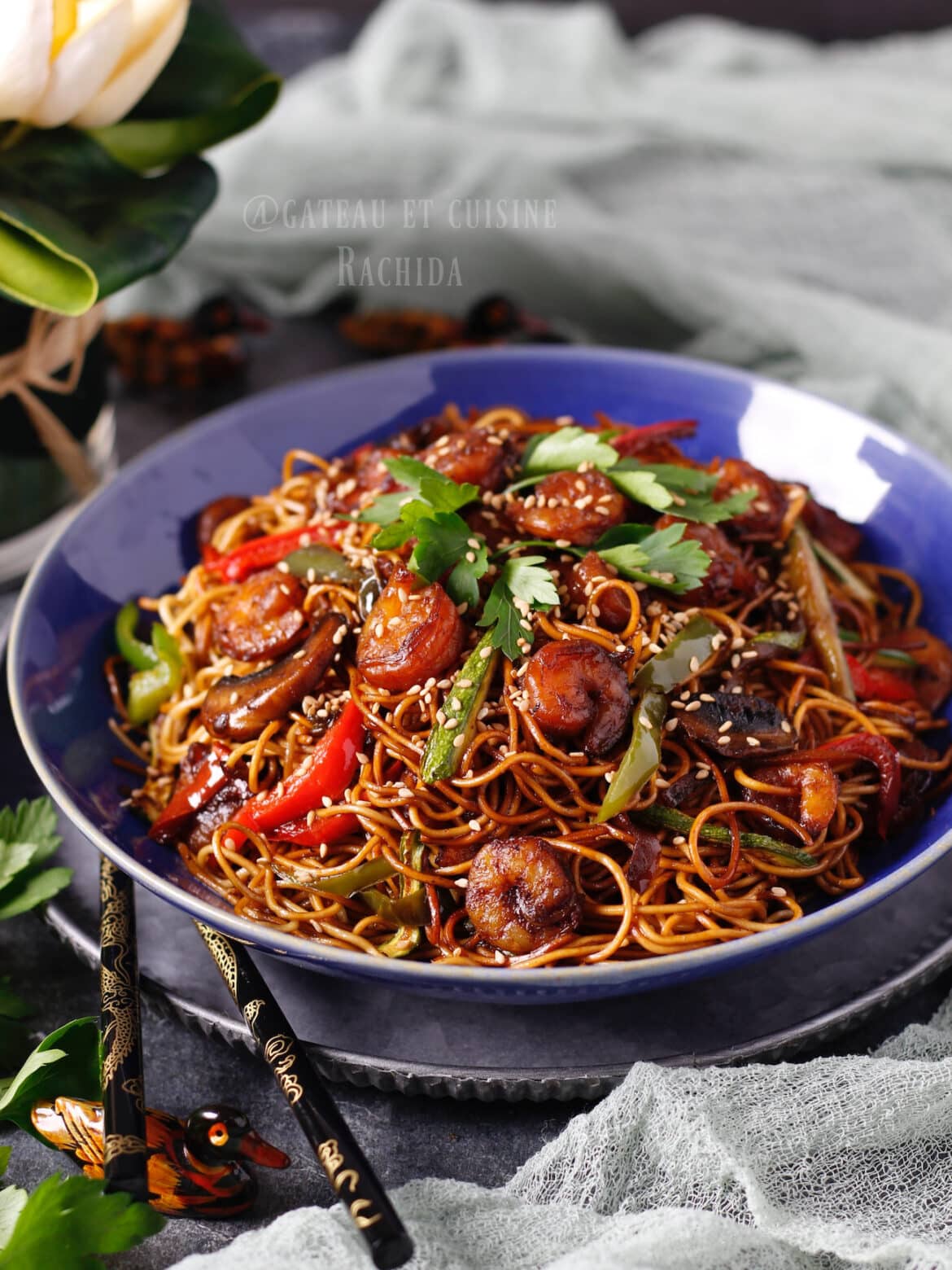 nouilles sautées aux crevettes et légumes