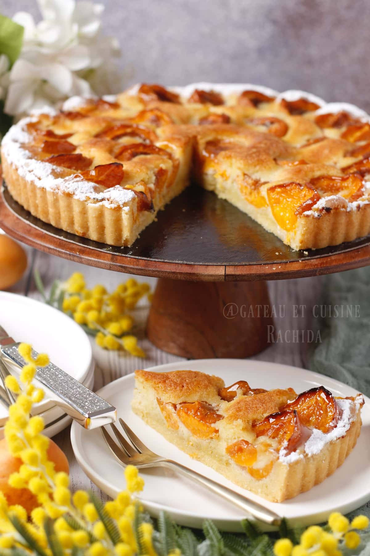 part de tarte abricots à la crème d'amande