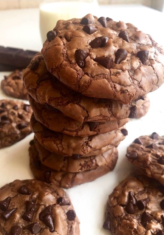 les brownies cookies intense au chocolat avec des pépites de chocolat