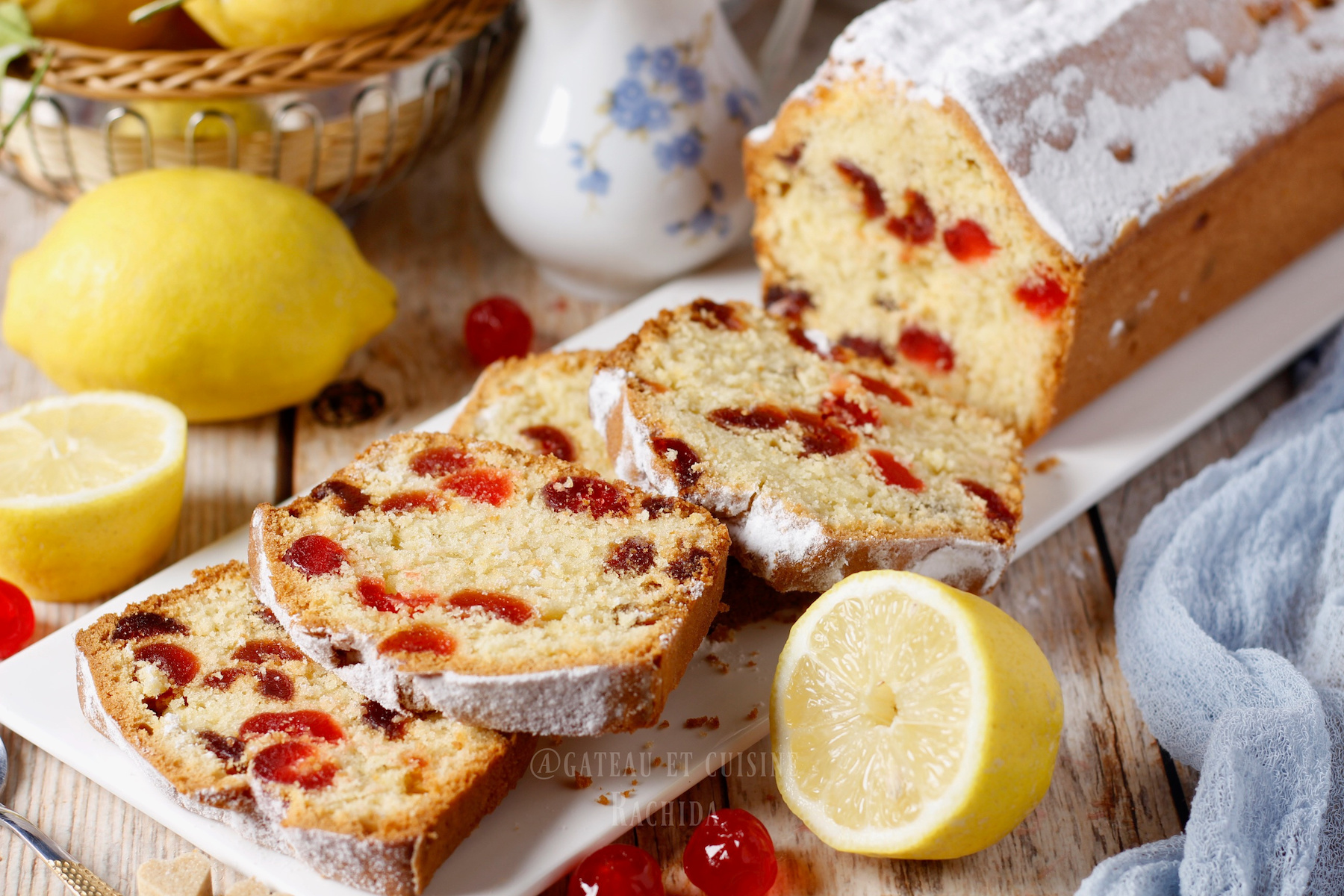 cake tranché aux cerises confites et citron très moelleux et facile