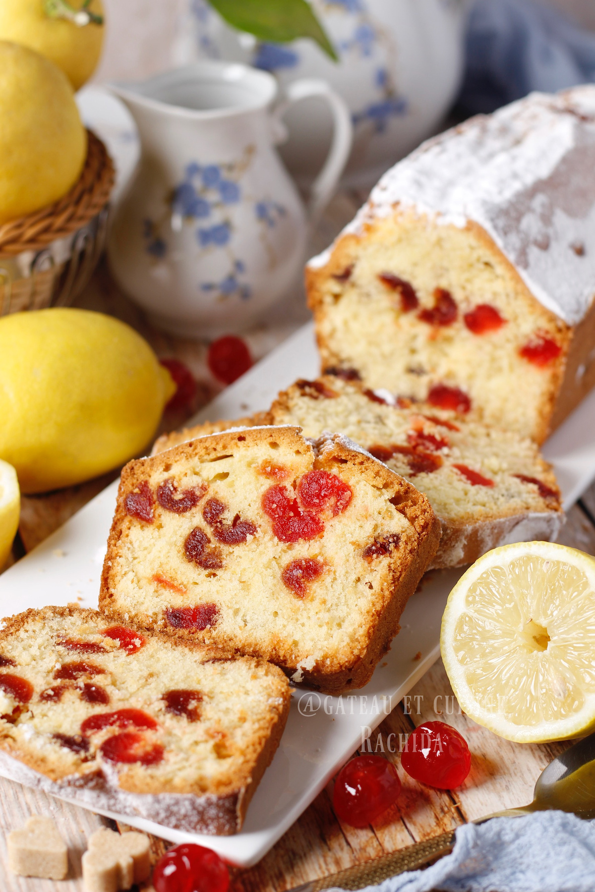cherry cake ou cake anglais aux cerises confites , un cake aux fruits confits ultra moelleux