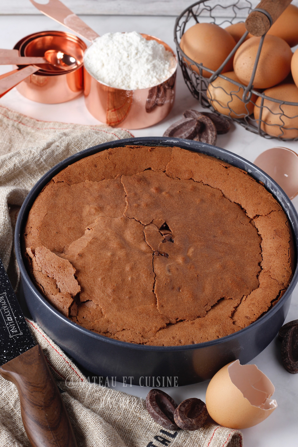 moelleux au chocolat dans le moule à la sortie du four