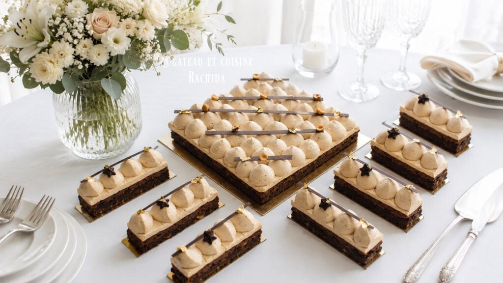 entremets présenté sur table